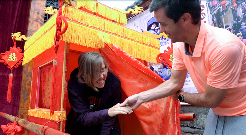 Jason Tippetts（美）迎接Amanda Tippetts（美）新娘，体验中国婚俗 Liu xudong_副本.jpg