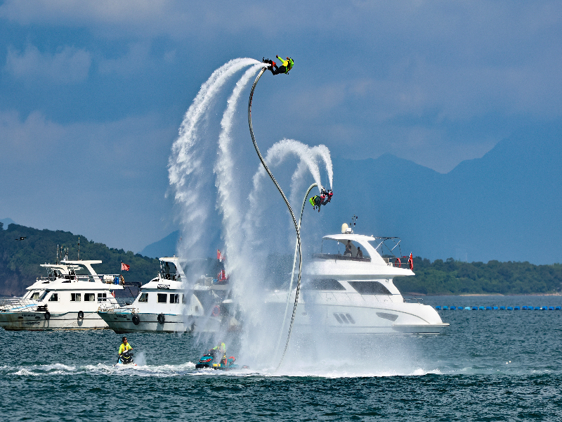 A flyboarding performance..jpg