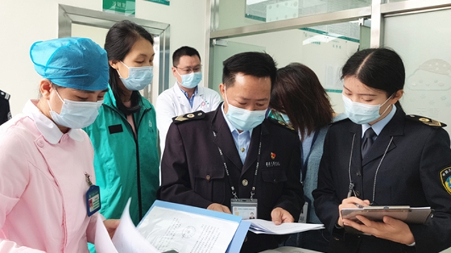 大鹏新区开展联合检查确保新冠病毒疫苗接种工作安全有序.jpg