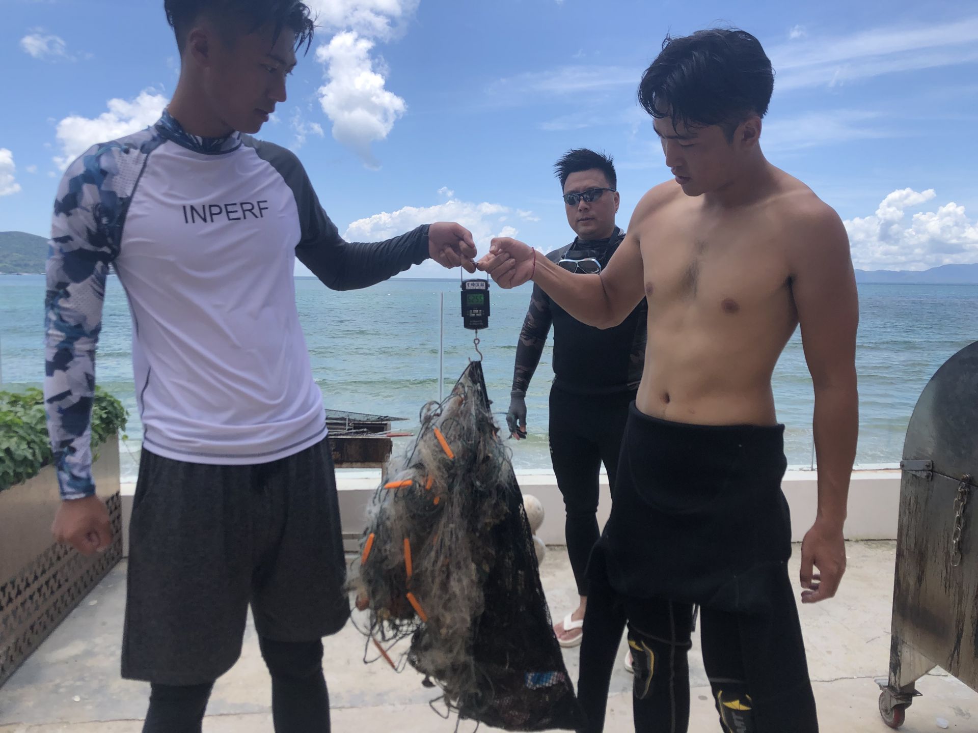 潜水志愿者1.jpg