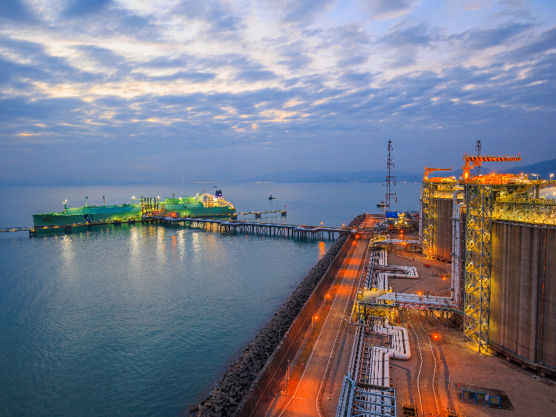 封面页 新能源.jpeg